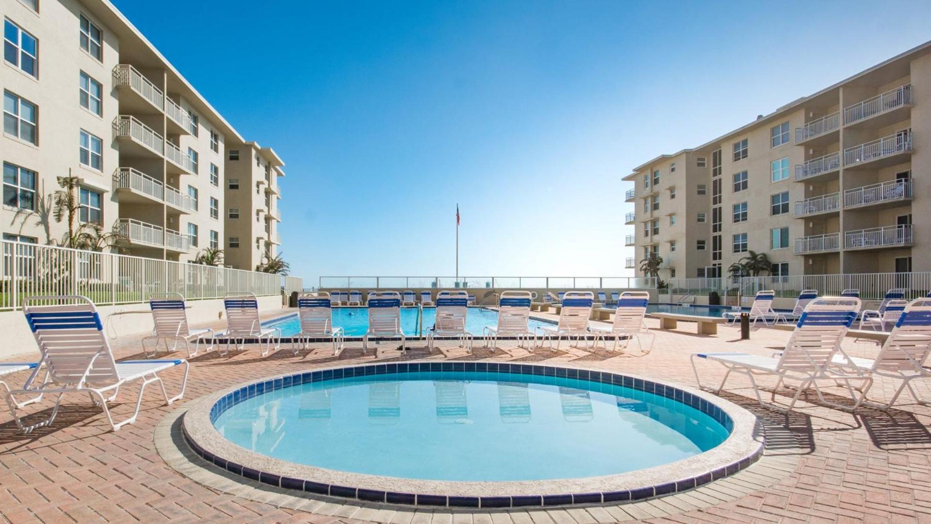 Amazing Views Of The Ocean And Pool From This Top Floor Beach Retreat! ニュー・スマーナ・ビーチ エクステリア 写真